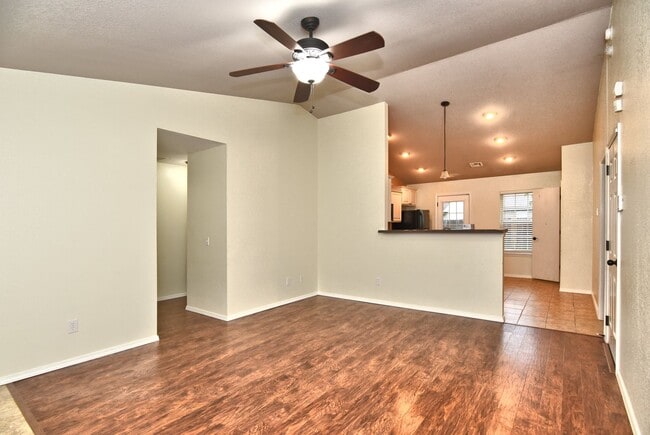 Photo - Adorable and move-in ready!