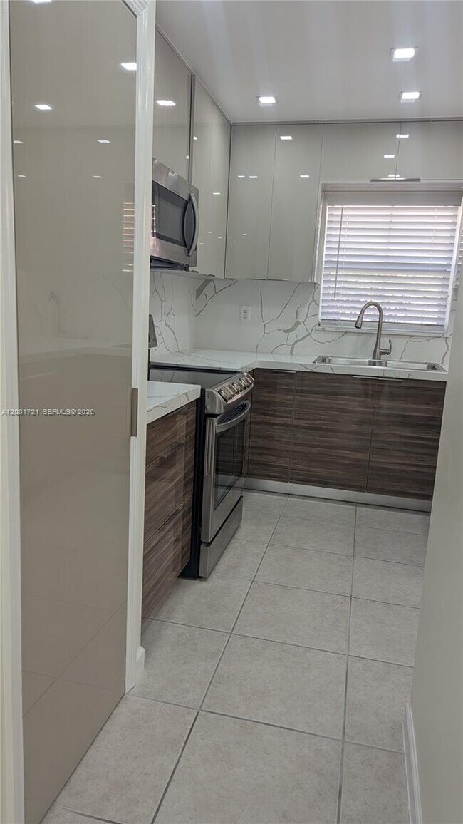 Photo - 213 E Forest Oak Cir