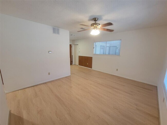 5804 Nassau Dr