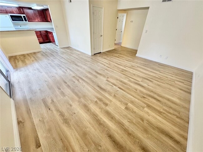 Building Photo - 5422 River Glen Dr Unit 377