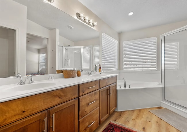 Photo - Your Perfect Hurricane Getaway Awaits!