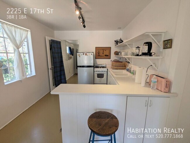 Photo - 2225 E 17th St