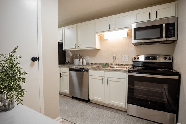 1 BR, 1 BA - Living Room (Type B)