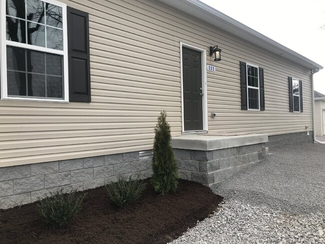 Building Photo - Spacious 2 bedroom, 2 full bath unit with large temp controlled storage unit!