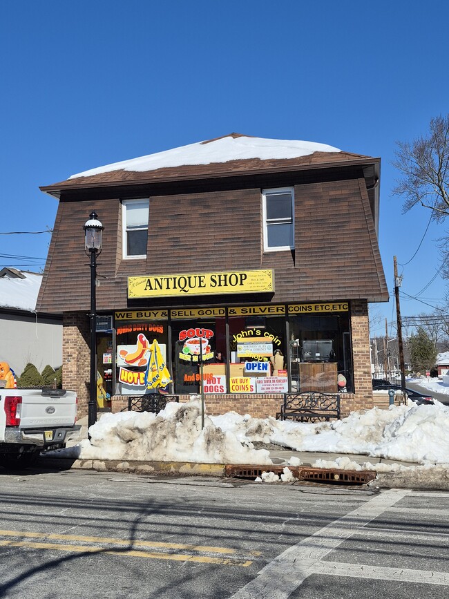 Building Photo - 131 Paris Ave Unit Apt 3