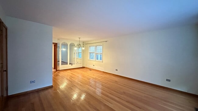 Photo - 5728 N McVicker Ave