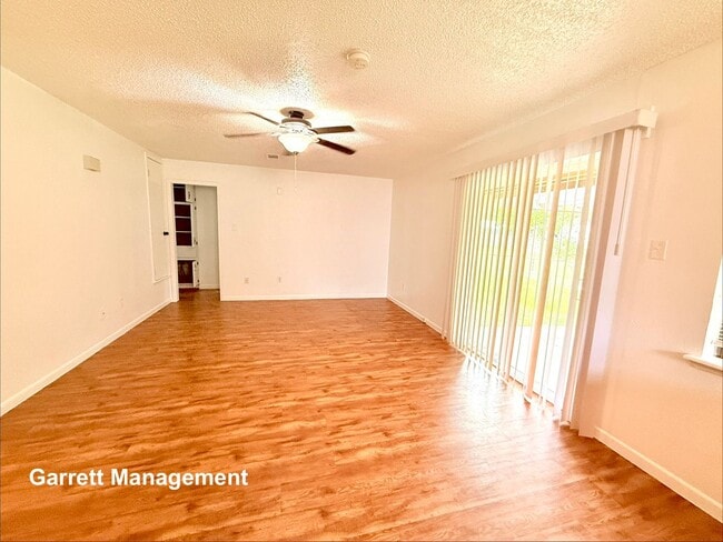 106 N Fairview Dr