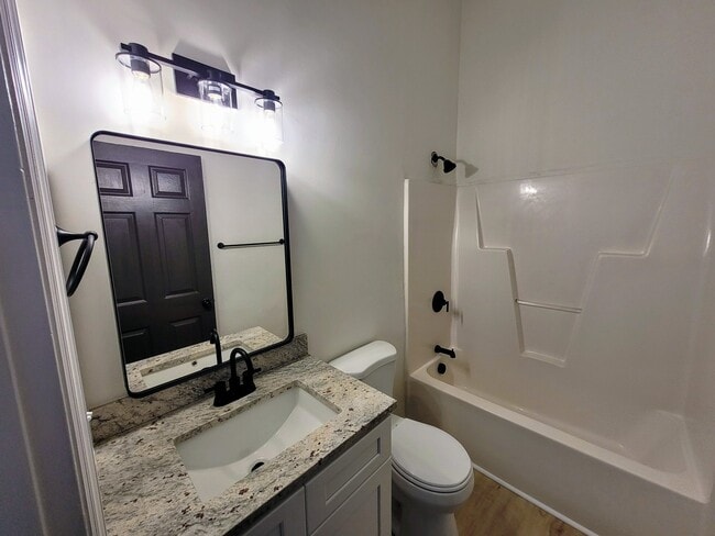 Photo - 828 Campbell St