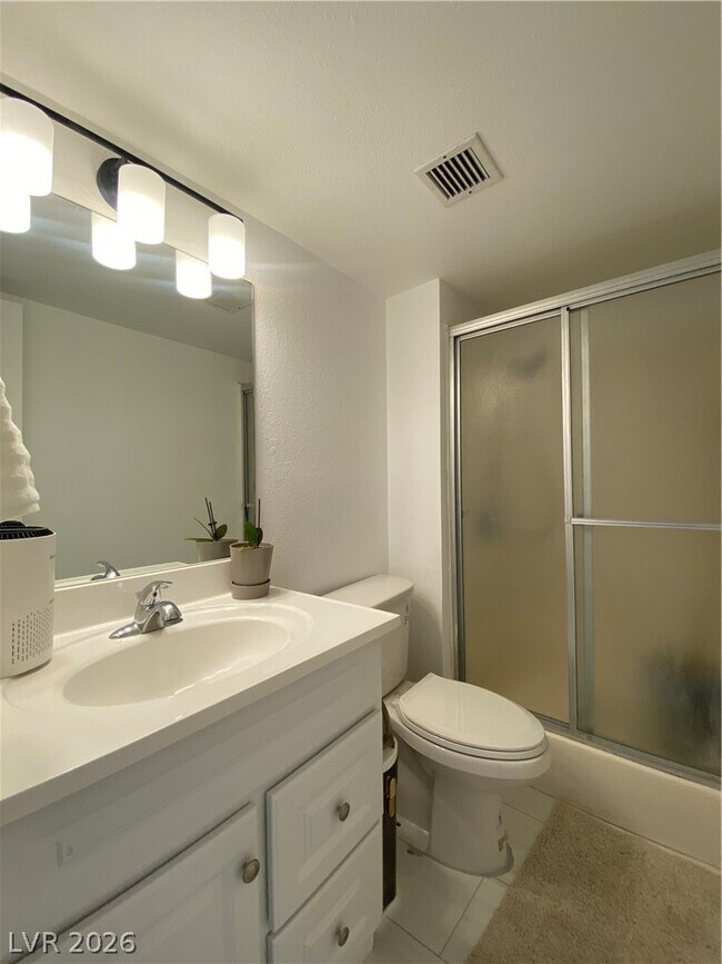 Building Photo - 3930 University Center Dr Unit 208