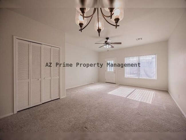 Photo - 1961 N Hartford St