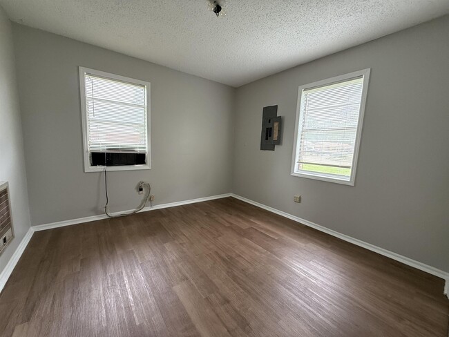 Photo - 119 Jelk St