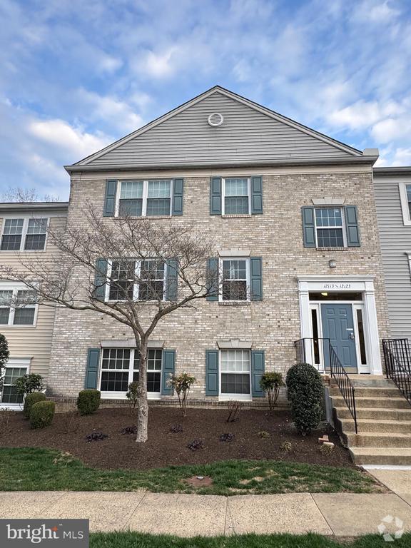 Building Photo - 12123 Chaucer Ln Unit 12123 Rental