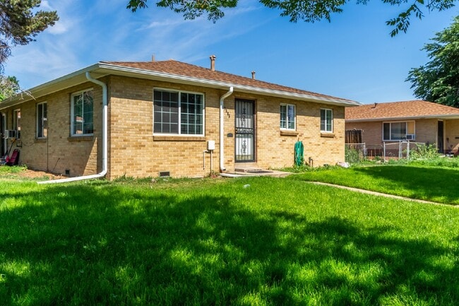Photo - Great two bed / one bath in south Denver for rent