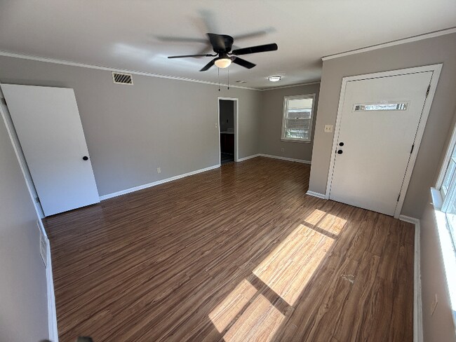 Photo - 196 E Salem Dr