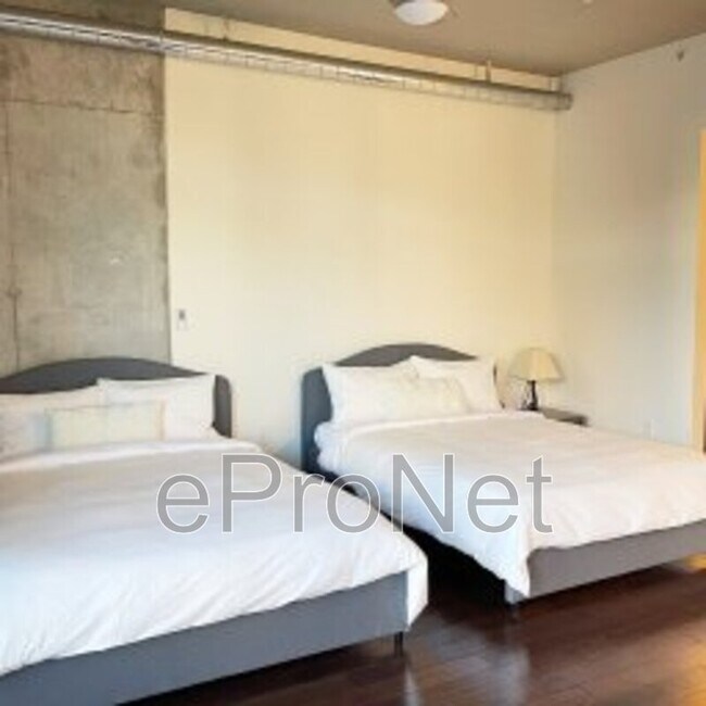 Photo - 353 E Bonneville Ave Unidad 205 - 1