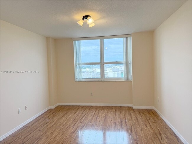 Photo - 19501 W Country Club Dr Unit 912