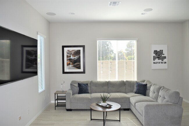 Front Living Room - 901 S Smith Rd