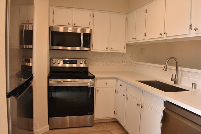 Photo - 2056 Mesquite Ln