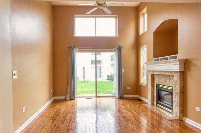 Photo - 1160 Hawthorne Ln