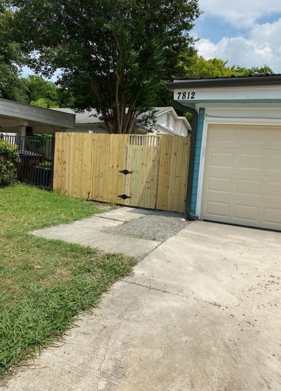 7812 Broadwick