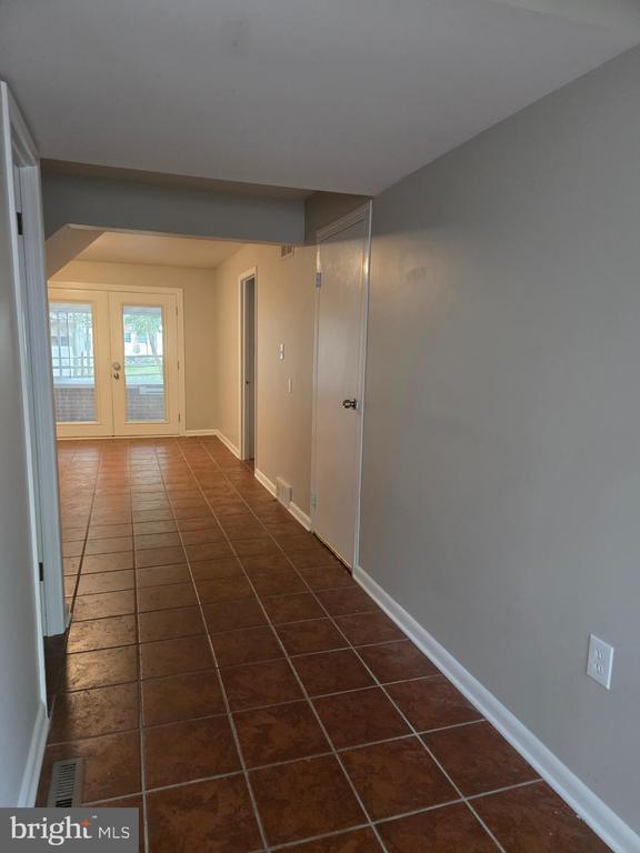 Photo - 305 Radcliffe Dr