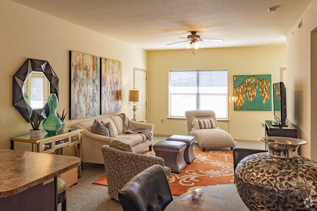 2BR, 2BA - 1093SF