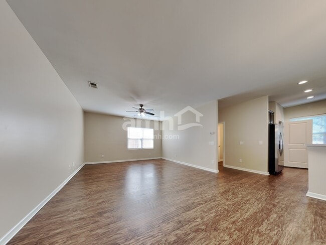 Photo - 321 Iveson Rd