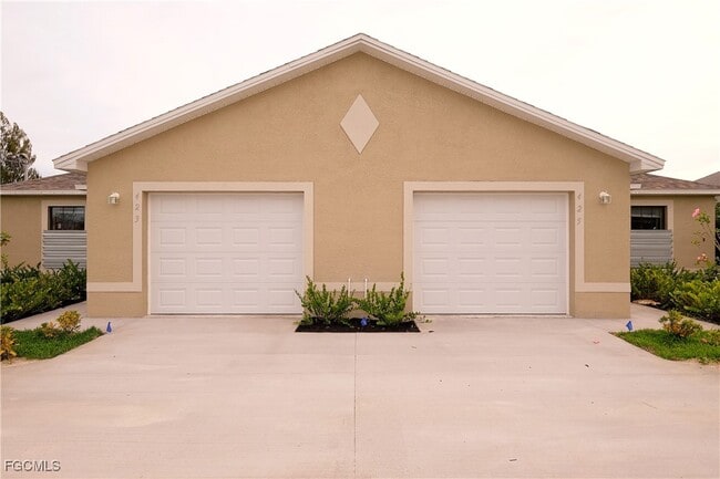 Building Photo - 613 SE 6th Terrace