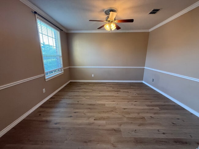 Photo - 2833 Shoreline Way