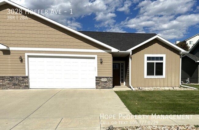 Building Photo - 3028 Hoefer Ave