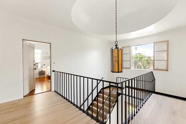 Studio 145 S. Elm Dr. 520sf - #7