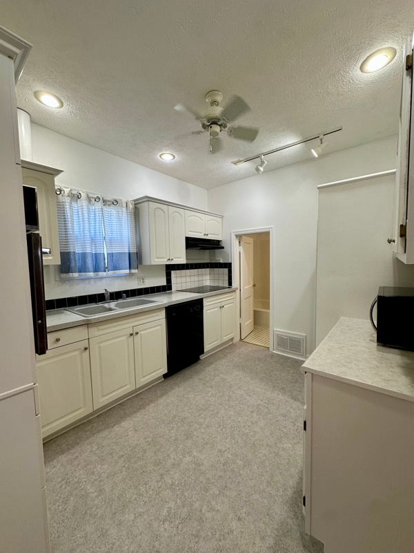 Photo - 3059 Hanscom Blvd