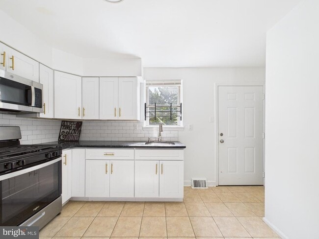 Photo - 3830 Fairmount Ave
