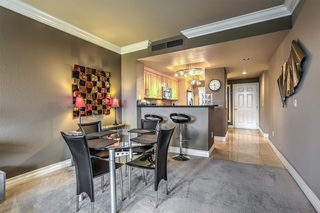 Building Photo - 230 E Flamingo Rd