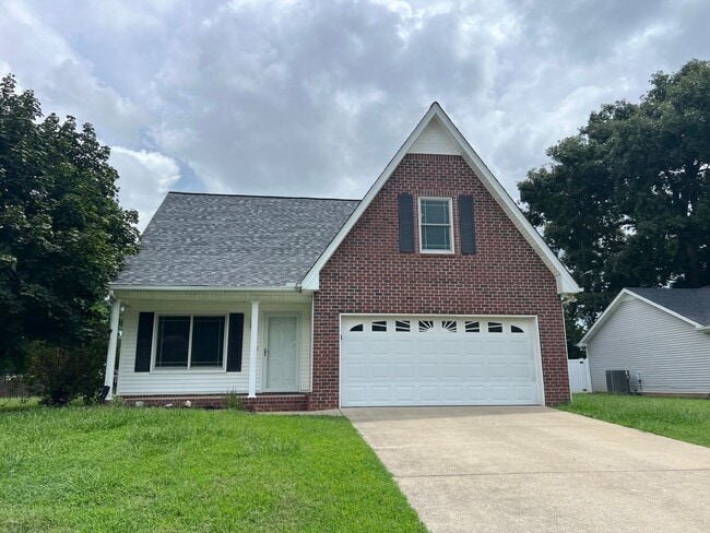 Spacious 4 Bedroom 2.5 Bath Available Now! - Spacious 4 Bedroom 2.5 Bath Available Now! House
