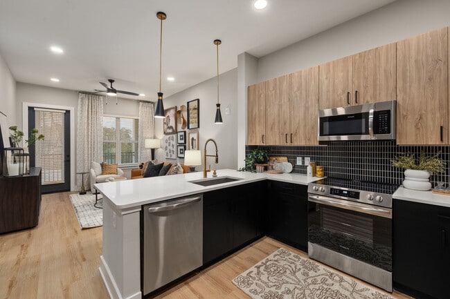 Building Photo - Emorie