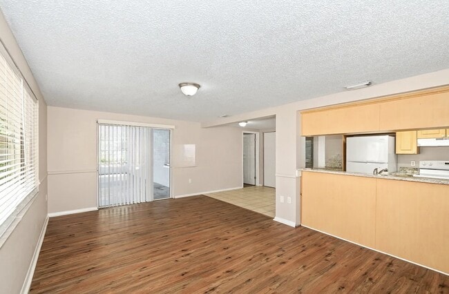 Photo - 7713 Seashore Dr