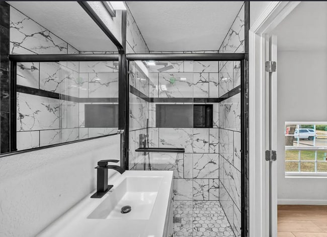 Photo - 4811 NW Lindy Ave