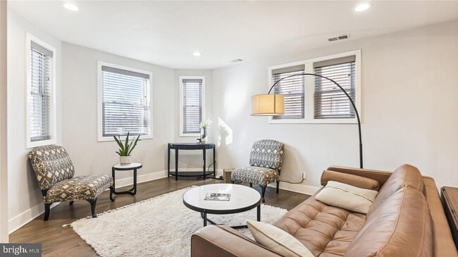 Photo - 50 53rd St SE