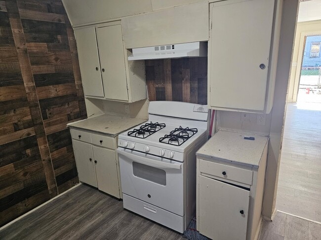 Photo - 140 Ambroise St