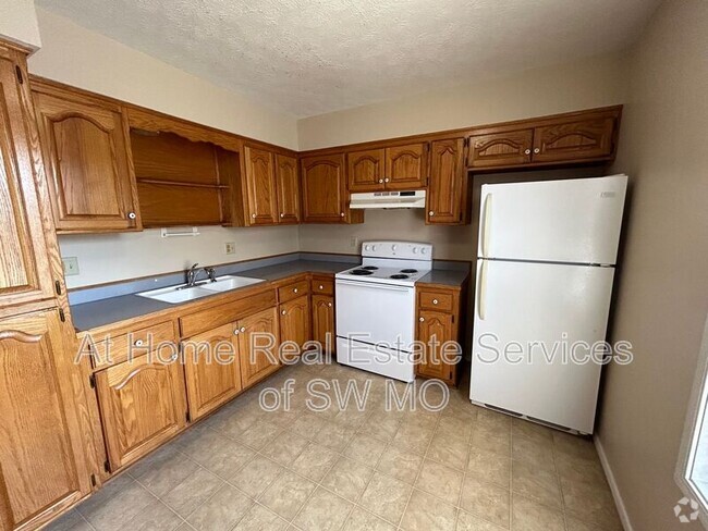 Building Photo - 916 S Campbell Ave Unit # C Rental