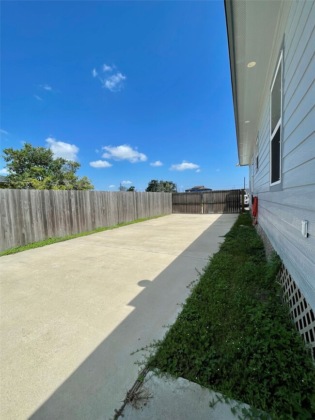 Photo - 517 S Avenue G