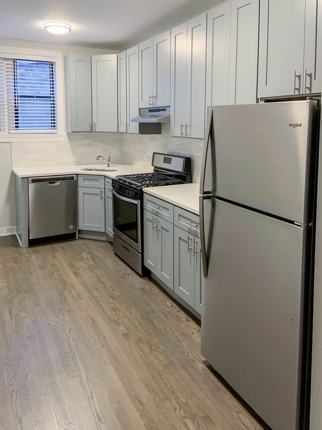 Building Photo - 627 W Melrose St Unit P2
