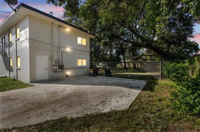 Photo - 901 Colyer St