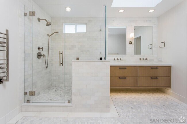 Building Photo - 2460 Oakridge Cove Rental