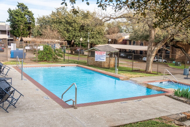 Photo - 2505 Wedglea Dr Unit 208