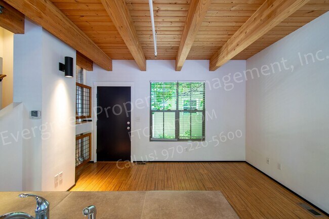 Photo - 318-320 W Myrtle Unit 318 #5