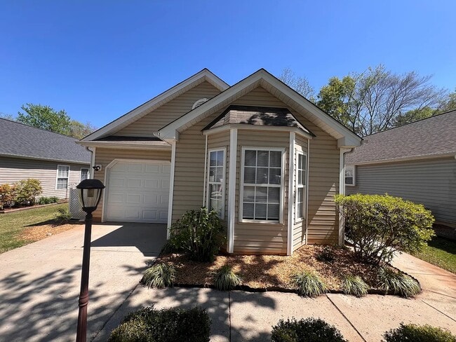 Photo - 200 Glenlea Ln