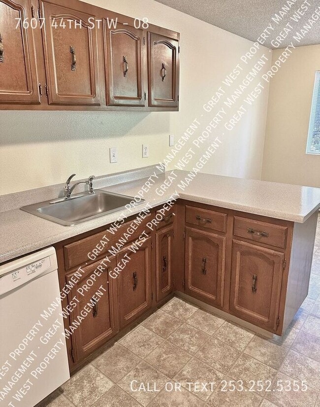 Building Photo - 7607 44th St W Unit 08