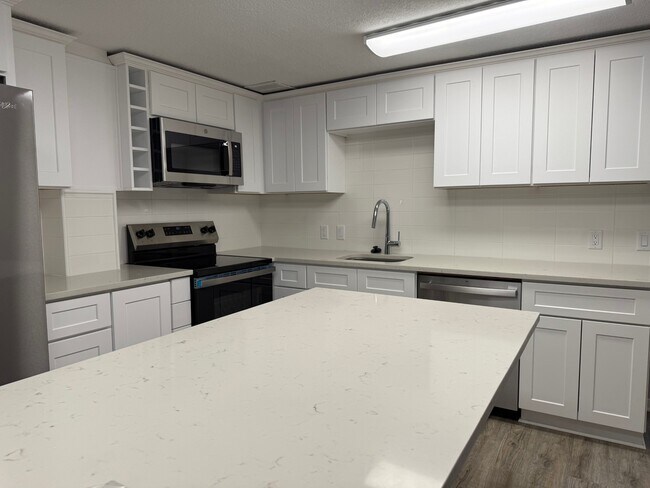 Photo - 400 W Texas Ave Unit 6